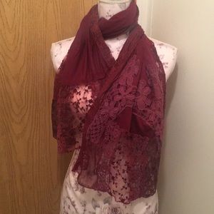 3/$15💰Burgundy lace scarf